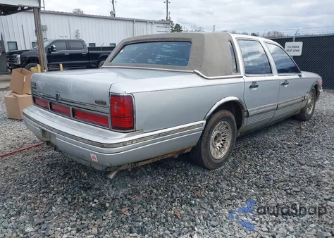 1996 Lincoln Town Car Executive z USA, uszkodzony, nr VIN 1LNLM81W7TY669628